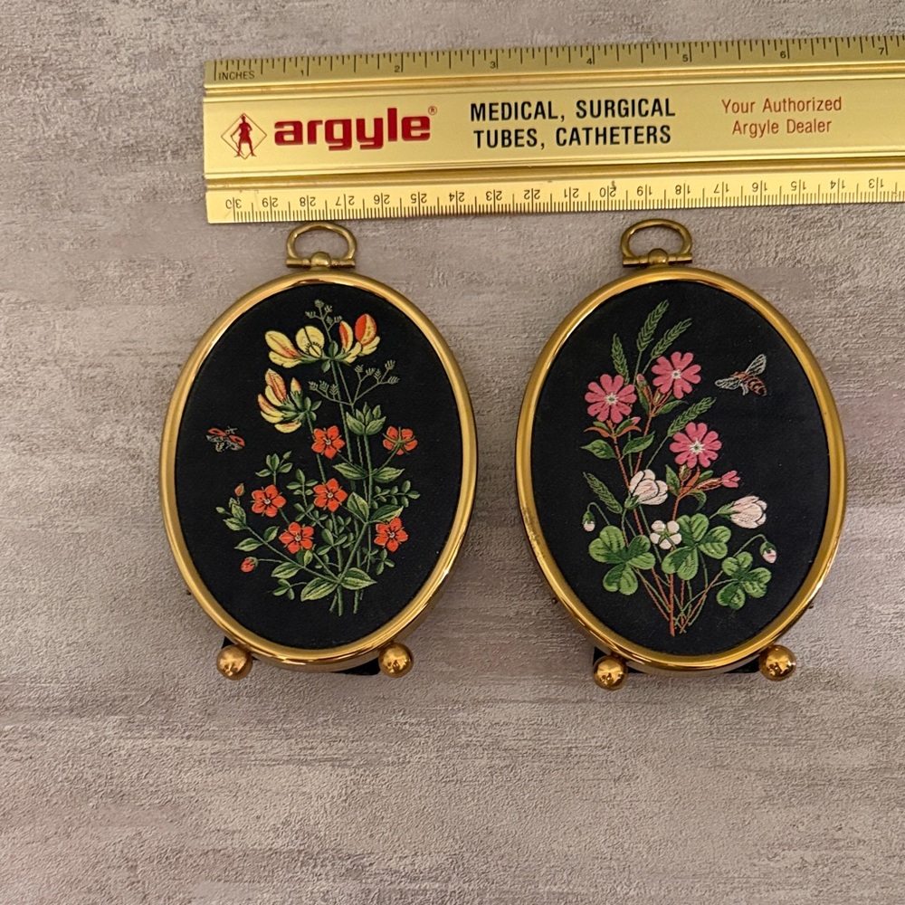 Floral Embroidered Oval Frames - Picture 6 of 6